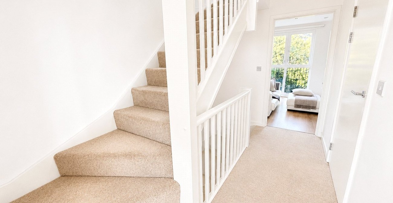 3 bedroom house for sale in London | Robinson Jackson