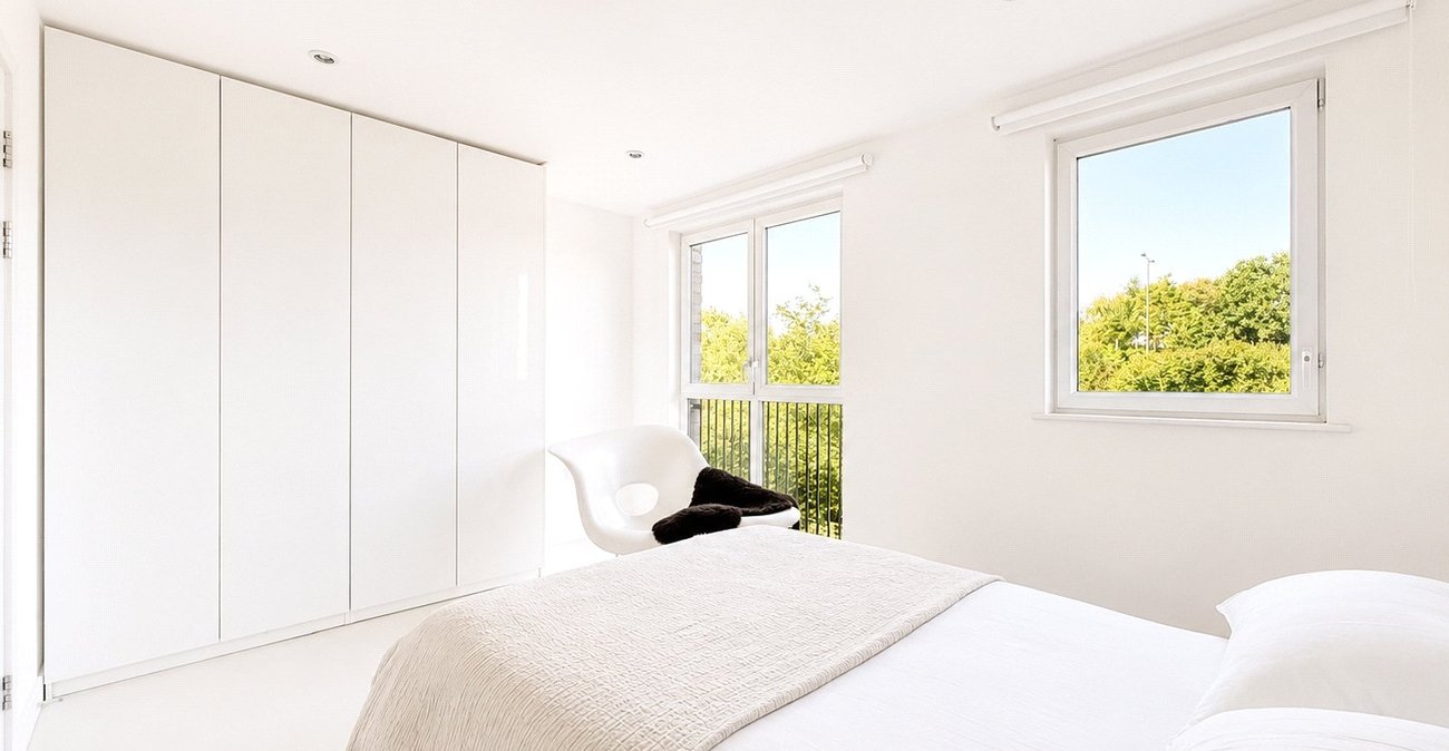3 bedroom house for sale in London | Robinson Jackson