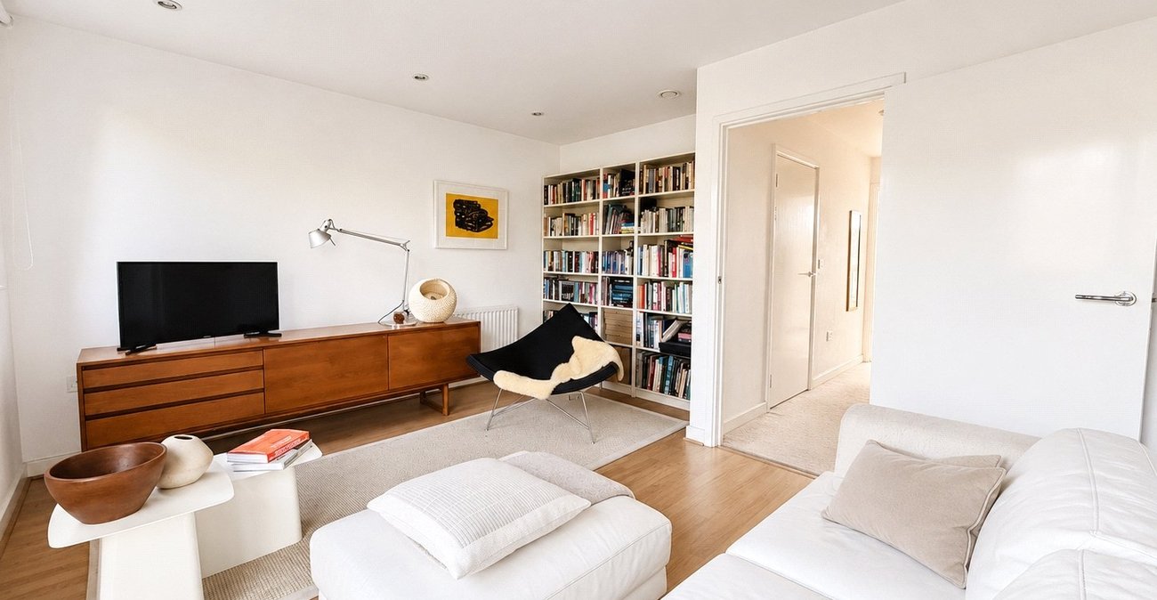 3 bedroom house for sale in London | Robinson Jackson