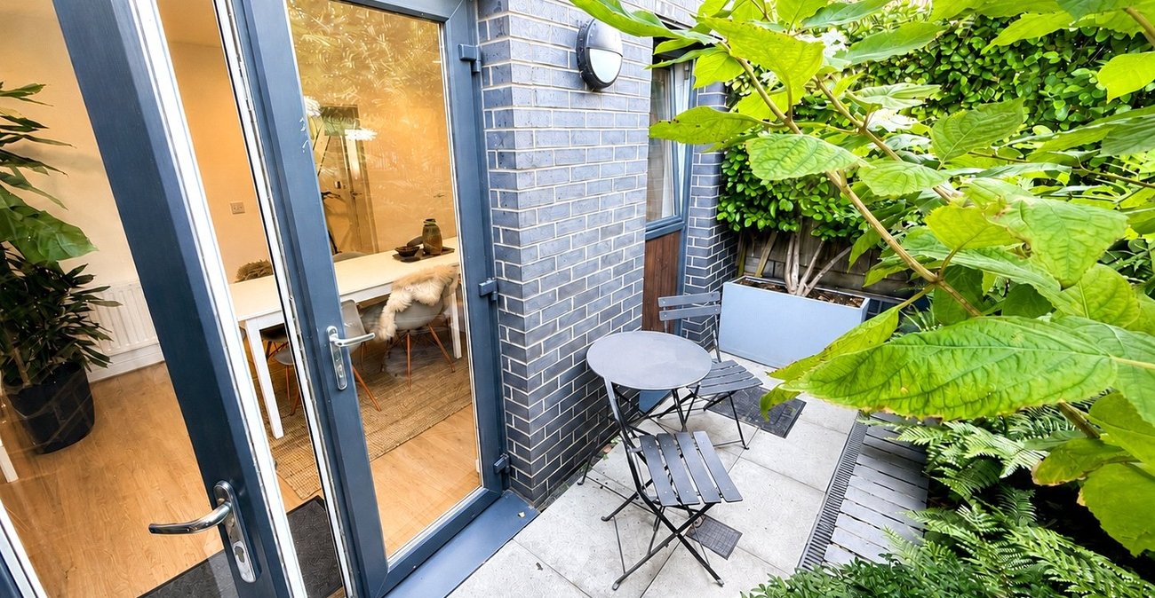 3 bedroom house for sale in London | Robinson Jackson