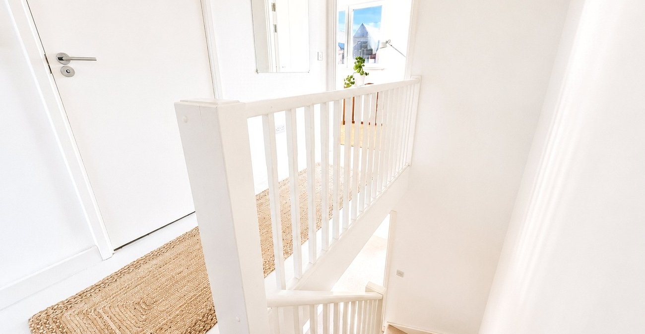 3 bedroom house for sale in London | Robinson Jackson