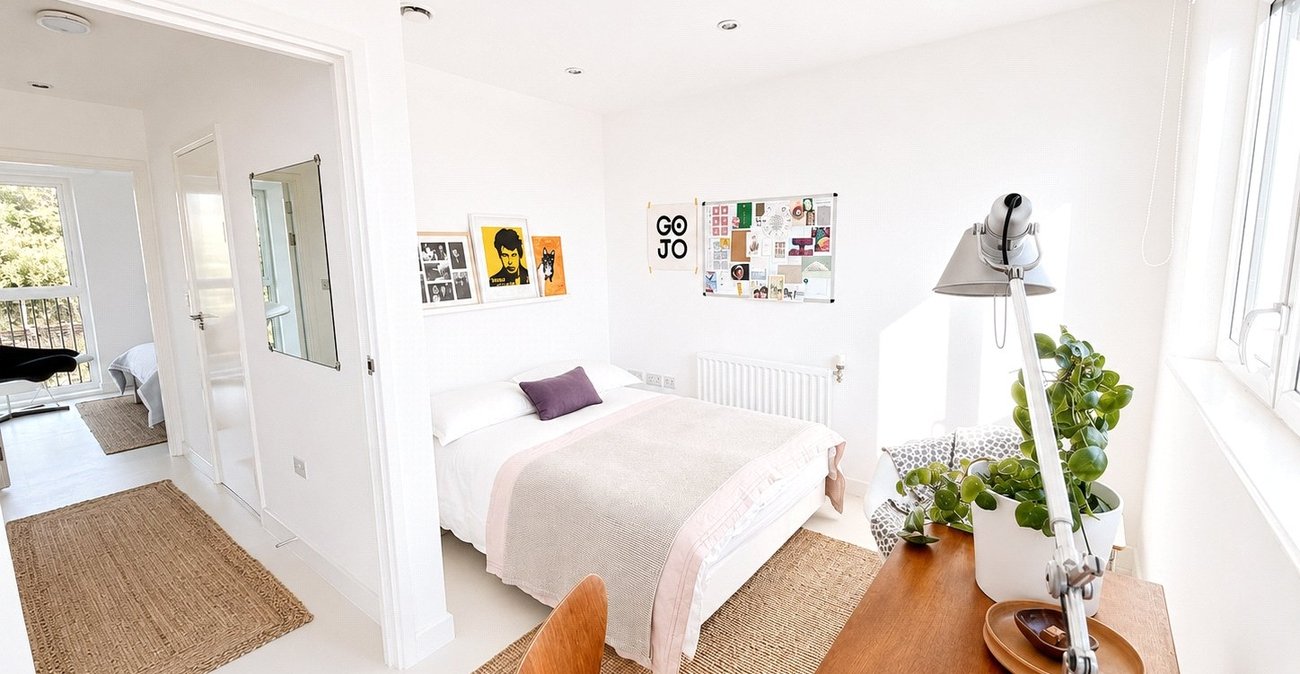 3 bedroom house for sale in London | Robinson Jackson