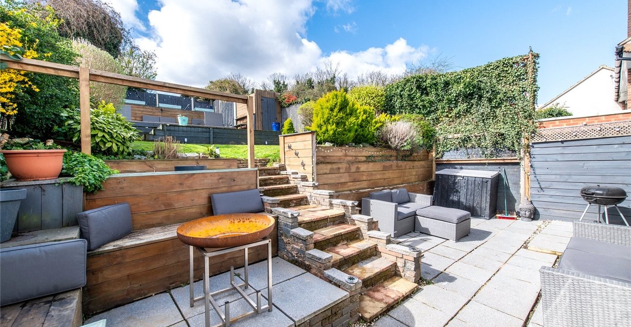 3 bedroom house for sale in Istead Rise | Robinson Michael & Jackson