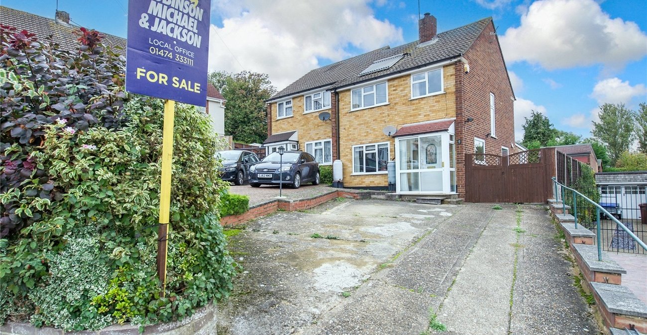 3 bedroom house for sale in Istead Rise | Robinson Michael & Jackson