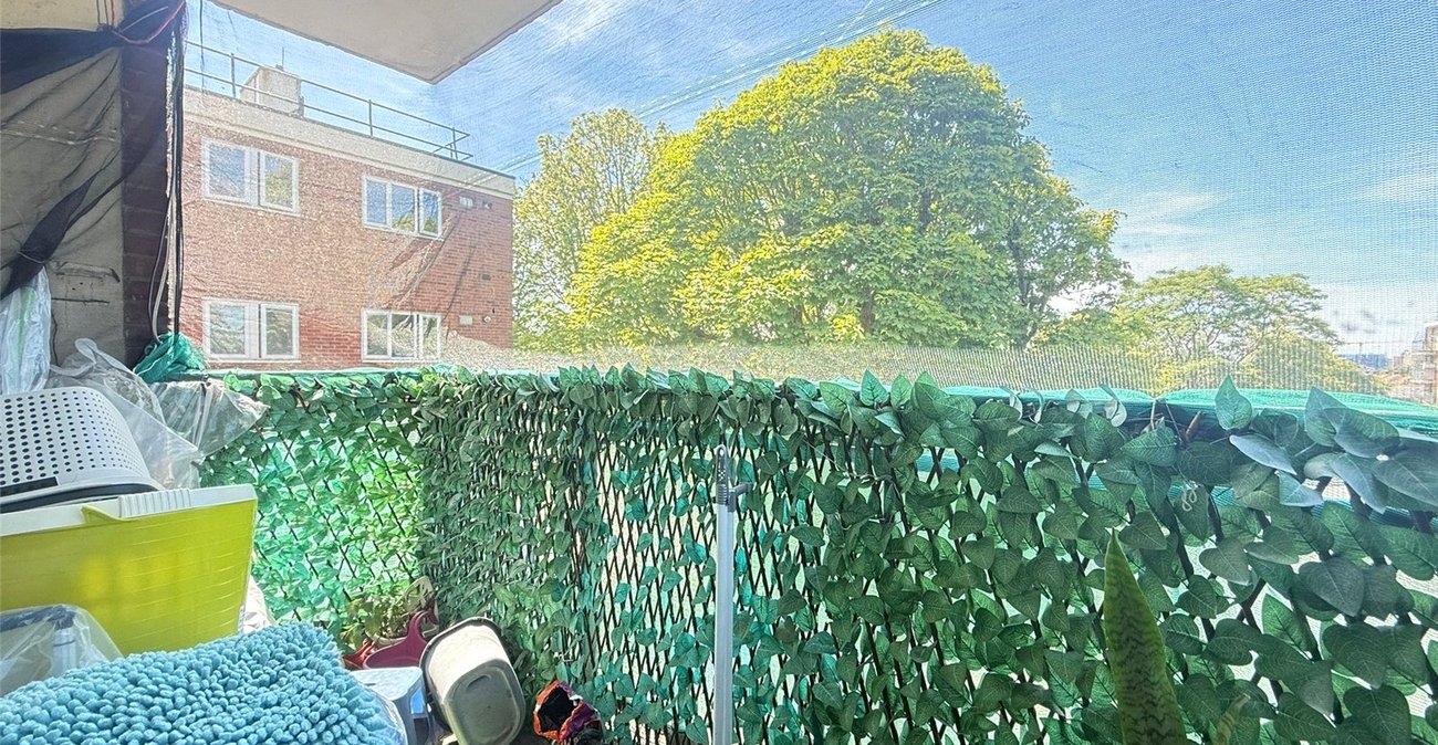 3 bedroom property for sale in Abbey Wood | Robinson Jackson