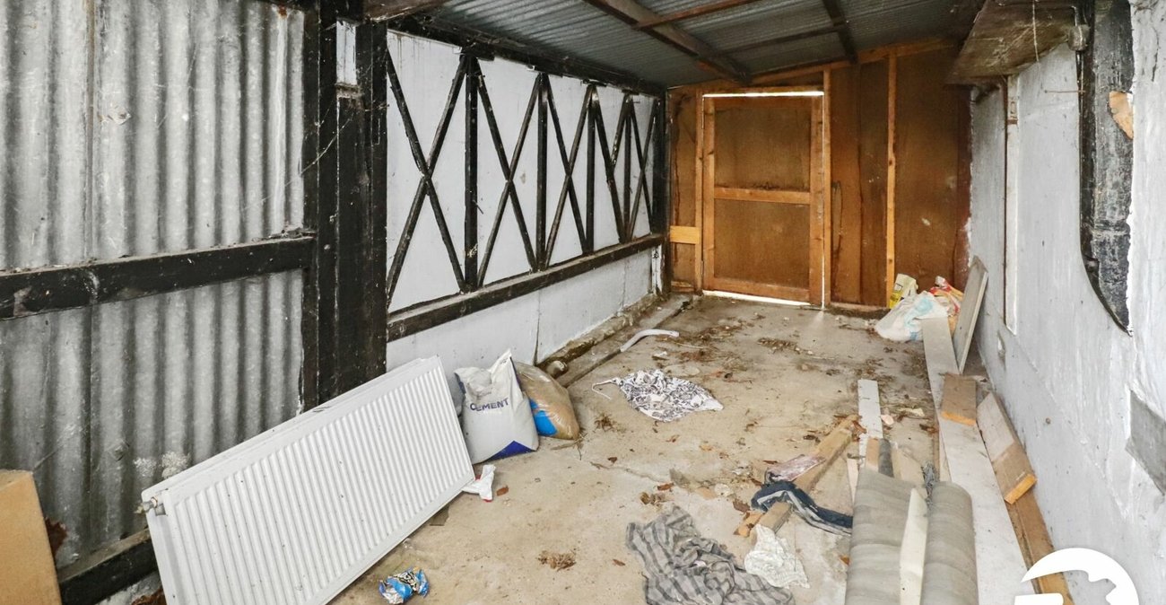 3 bedroom house for sale in London | Robinson Jackson