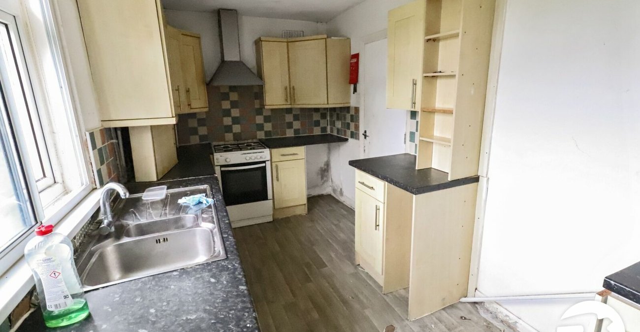 3 bedroom house for sale in London | Robinson Jackson