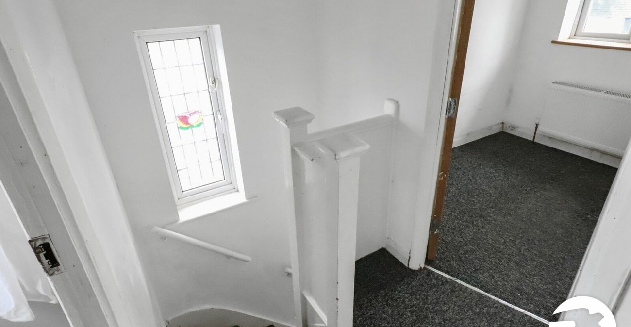 3 bedroom house for sale in London | Robinson Jackson