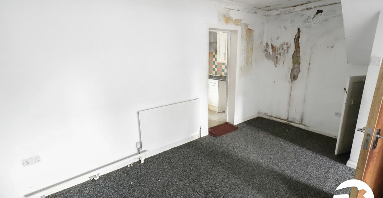 3 bedroom house for sale in London | Robinson Jackson