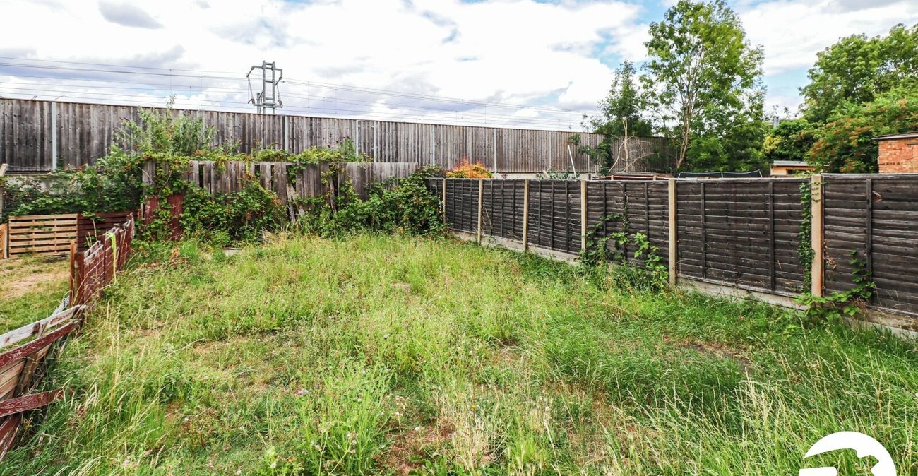 3 bedroom house for sale in London | Robinson Jackson