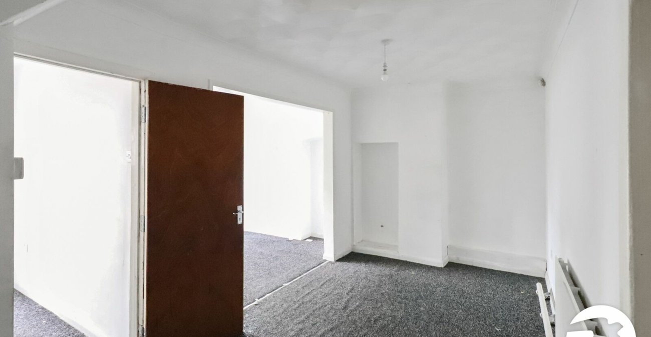 3 bedroom house for sale in London | Robinson Jackson