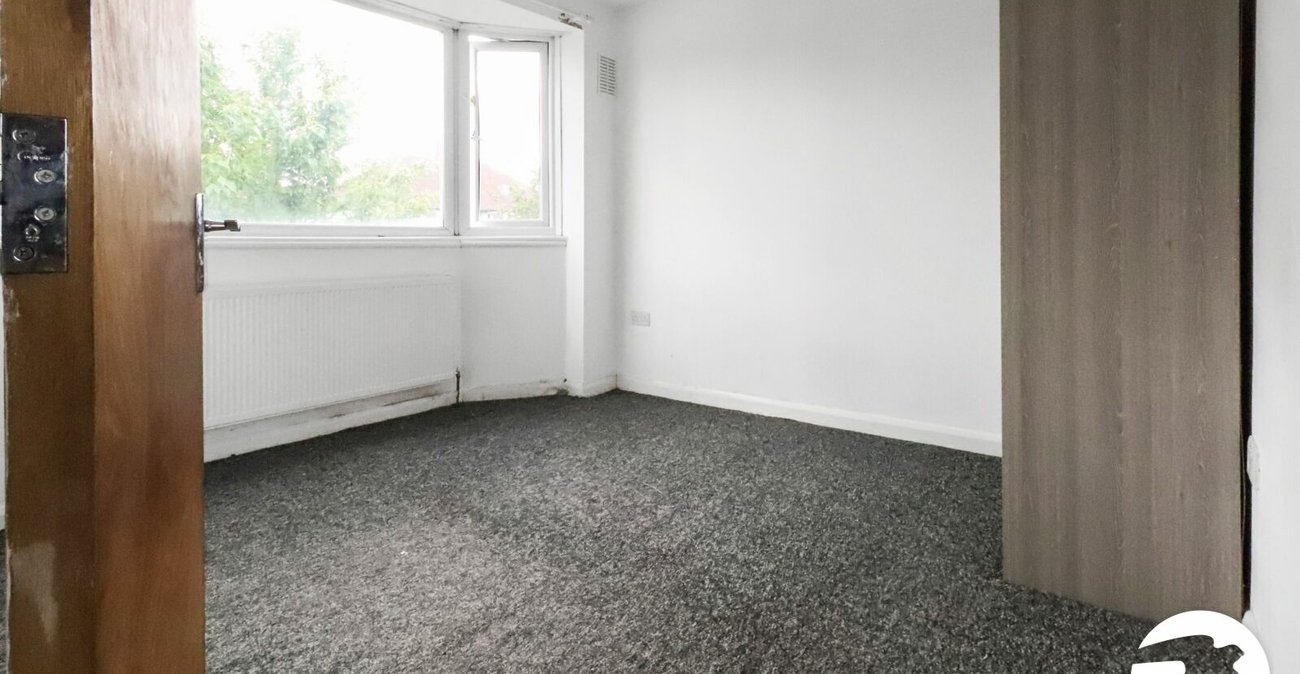 3 bedroom house for sale in London | Robinson Jackson