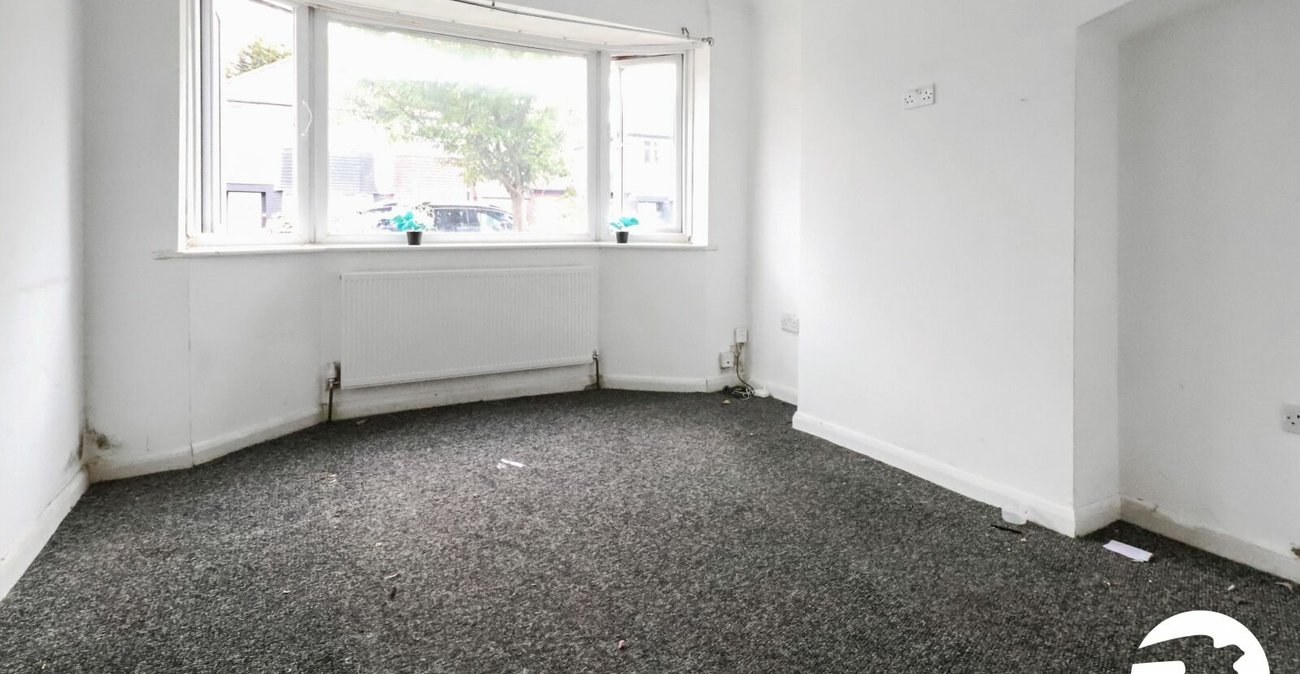 3 bedroom house for sale in London | Robinson Jackson