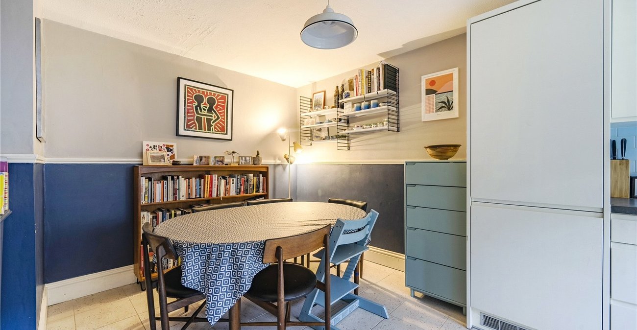 3 bedroom house for sale in London | Robinson Jackson