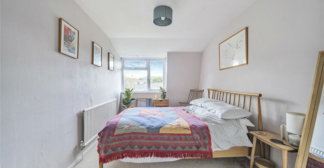 3 bedroom house for sale in London | Robinson Jackson