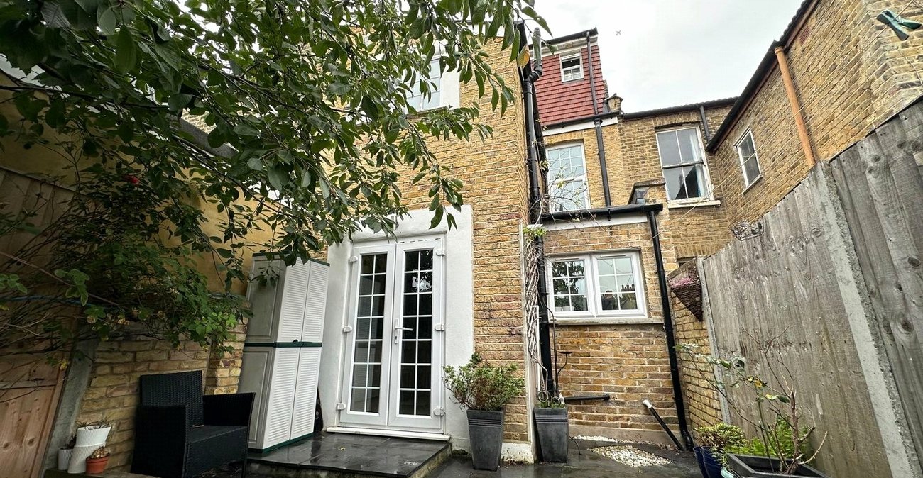 4 bedroom house for sale in Catford | Robinson Jackson