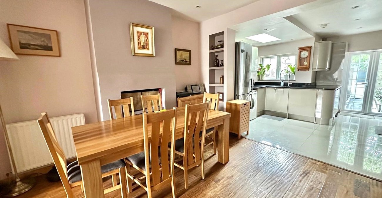 4 bedroom house for sale in London | Robinson Jackson