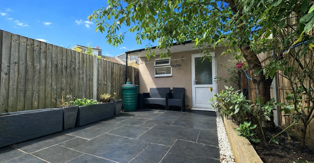 4 bedroom house for sale in London | Robinson Jackson