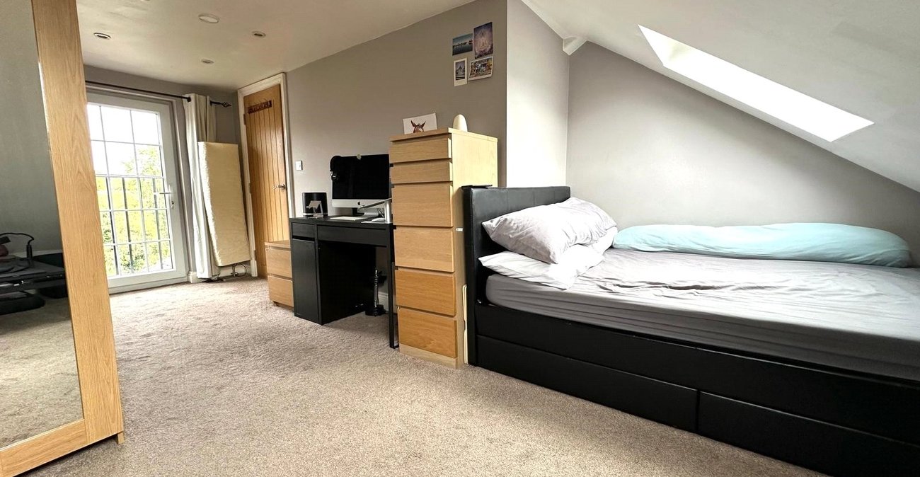 4 bedroom house for sale in London | Robinson Jackson