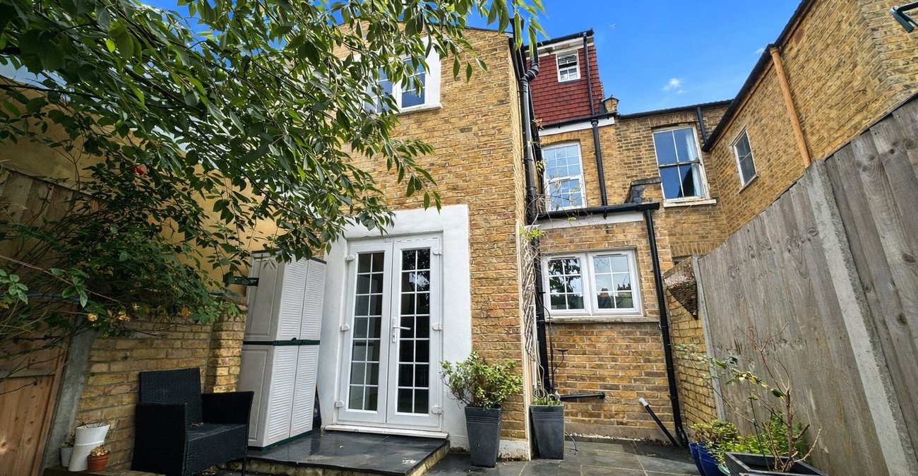 4 bedroom house for sale in London | Robinson Jackson