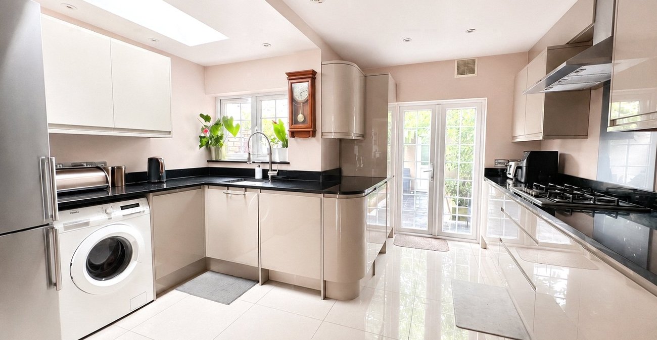 4 bedroom house for sale in London | Robinson Jackson