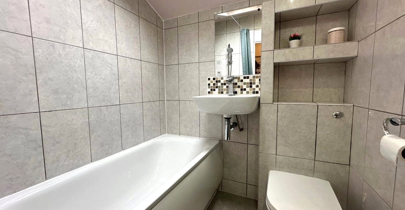 4 bedroom house for sale in London | Robinson Jackson