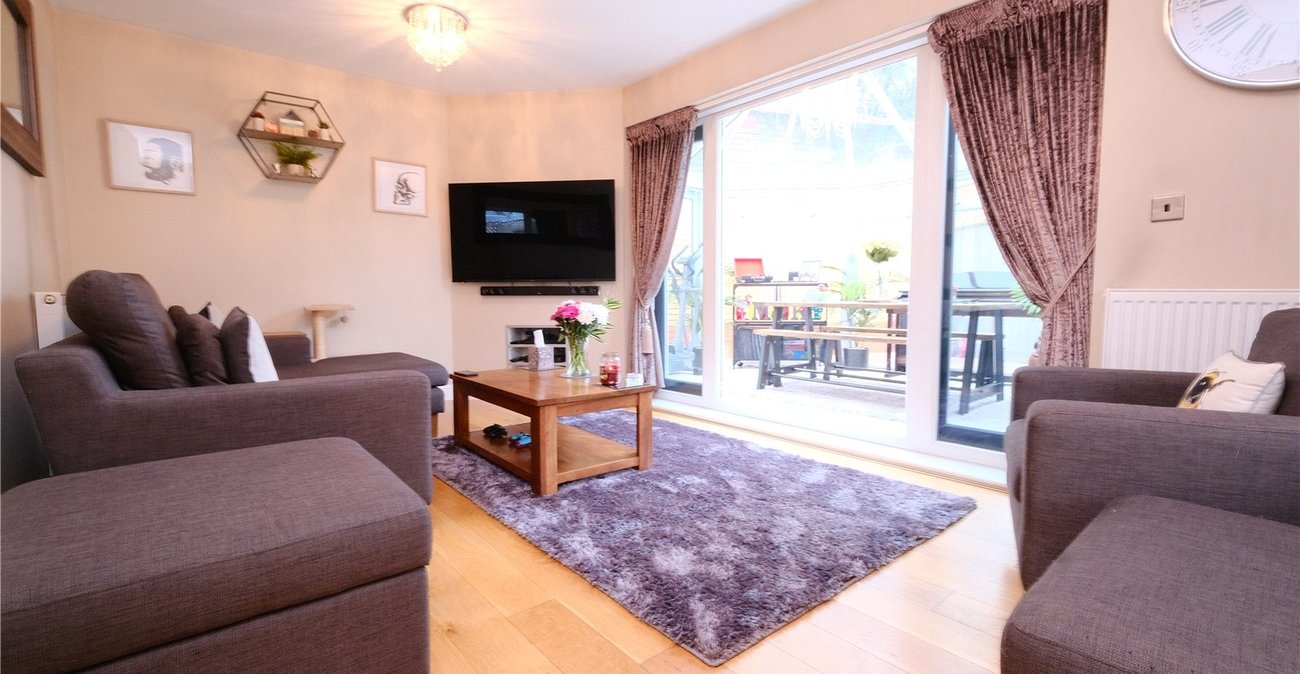 2 bedroom house for sale in Greenhithe | Robinson Jackson