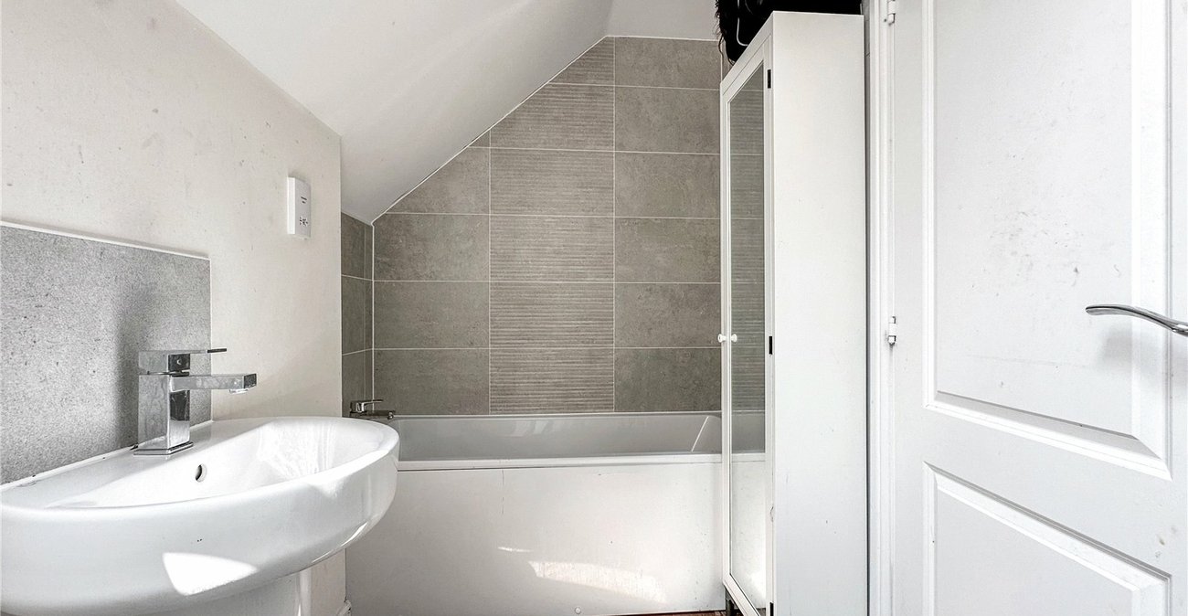 4 bedroom house for sale in Rainham | Robinson Michael & Jackson