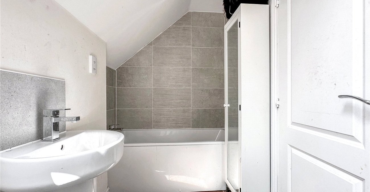 4 bedroom house for sale in Rainham | Robinson Michael & Jackson