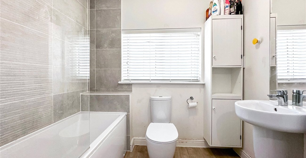 4 bedroom house for sale in Rainham | Robinson Michael & Jackson