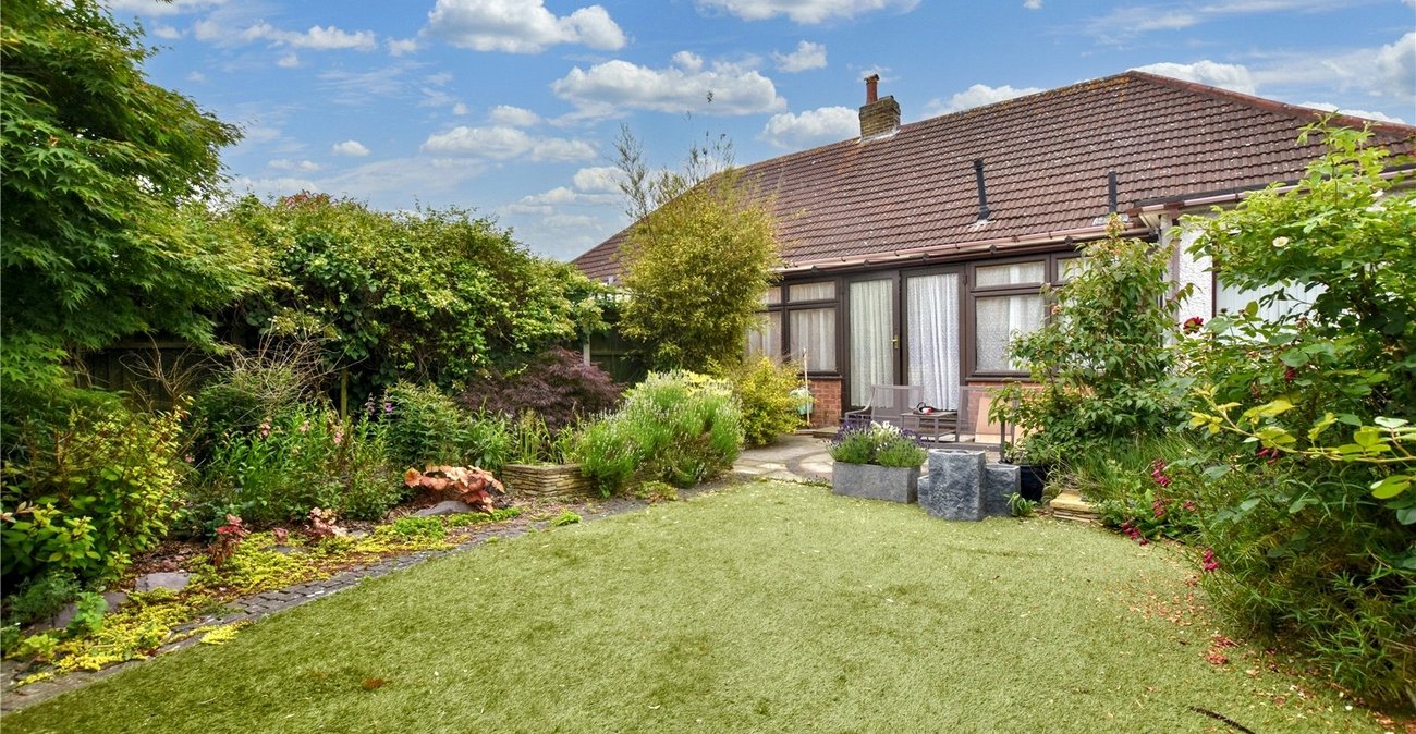 3 bedroom bungalow for sale in Bexleyheath | Robinson Jackson