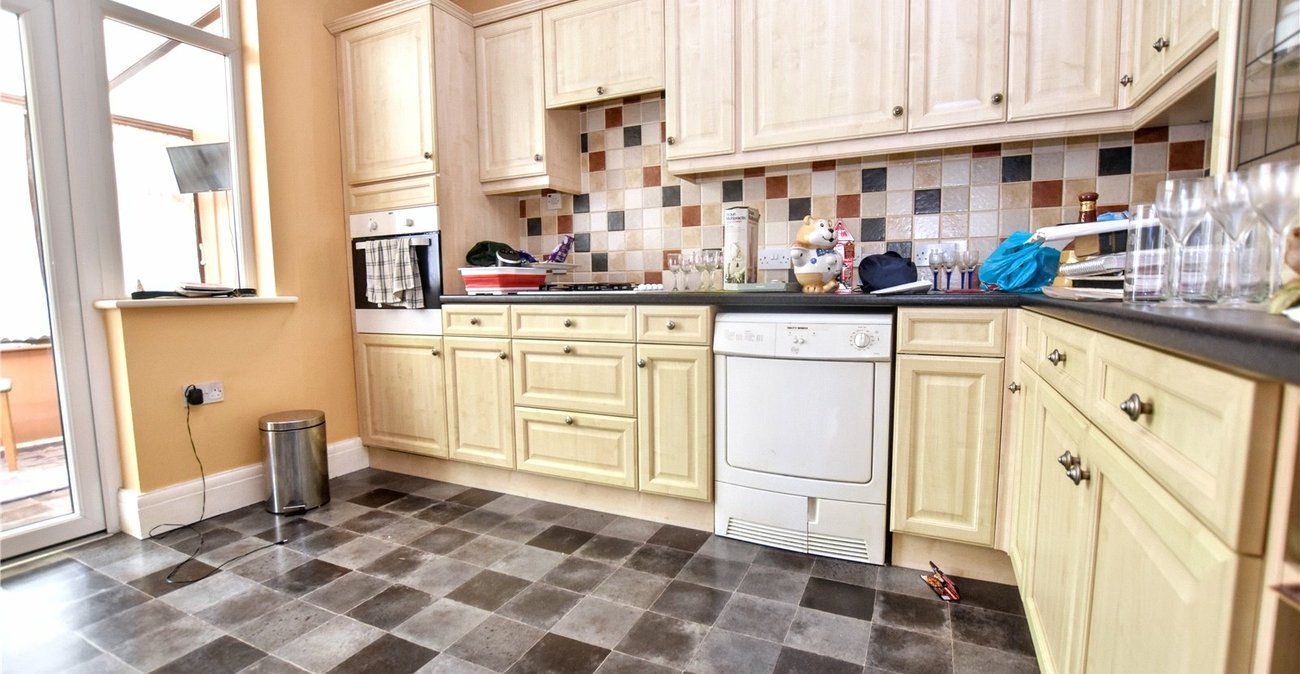3 bedroom bungalow for sale in Bexleyheath | Robinson Jackson