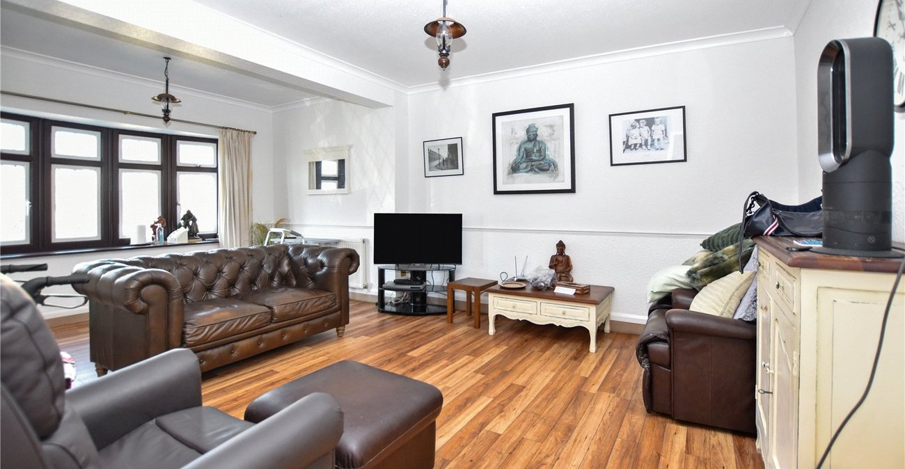 3 bedroom bungalow for sale in Bexleyheath | Robinson Jackson