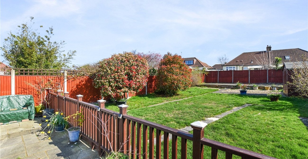 3 bedroom bungalow for sale in Bexleyheath | Robinson Jackson