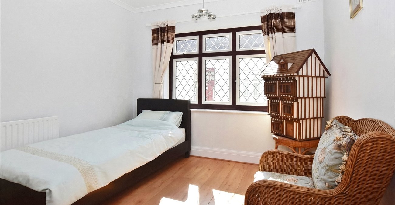 3 bedroom bungalow for sale in Bexleyheath | Robinson Jackson