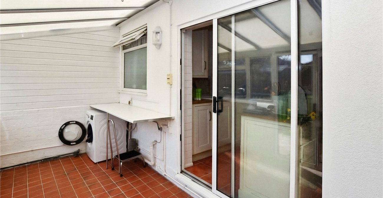 3 bedroom bungalow for sale in Bexleyheath | Robinson Jackson