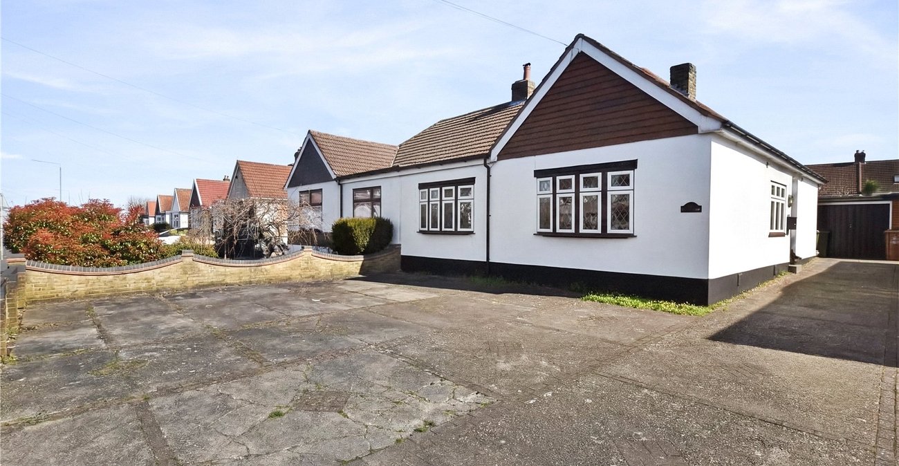 3 bedroom bungalow for sale in Bexleyheath | Robinson Jackson