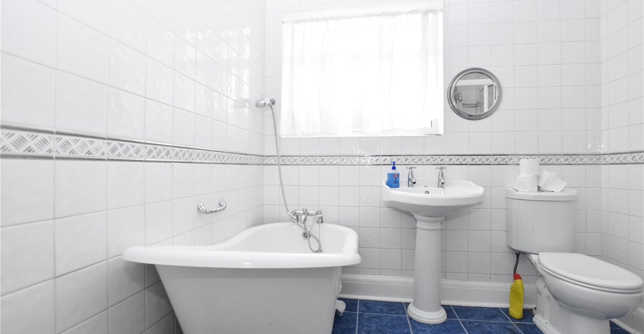 3 bedroom bungalow for sale in Bexleyheath | Robinson Jackson
