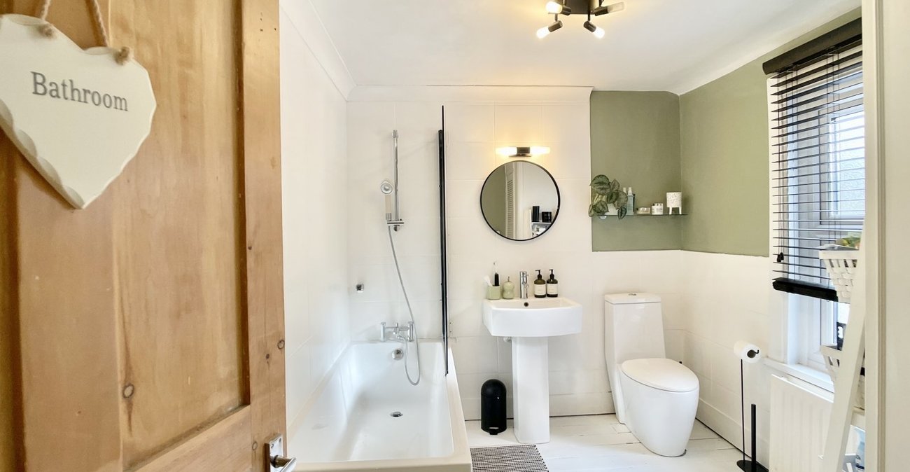 2 bedroom house for sale in Dartford | Robinson Jackson