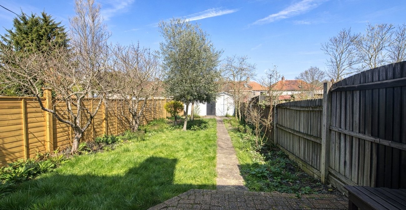 3 bedroom house for sale in Bromley | Robinson Jackson