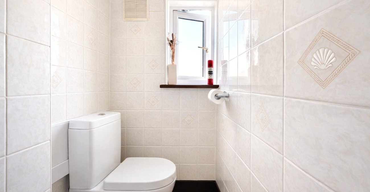 3 bedroom house for sale in Bromley | Robinson Jackson