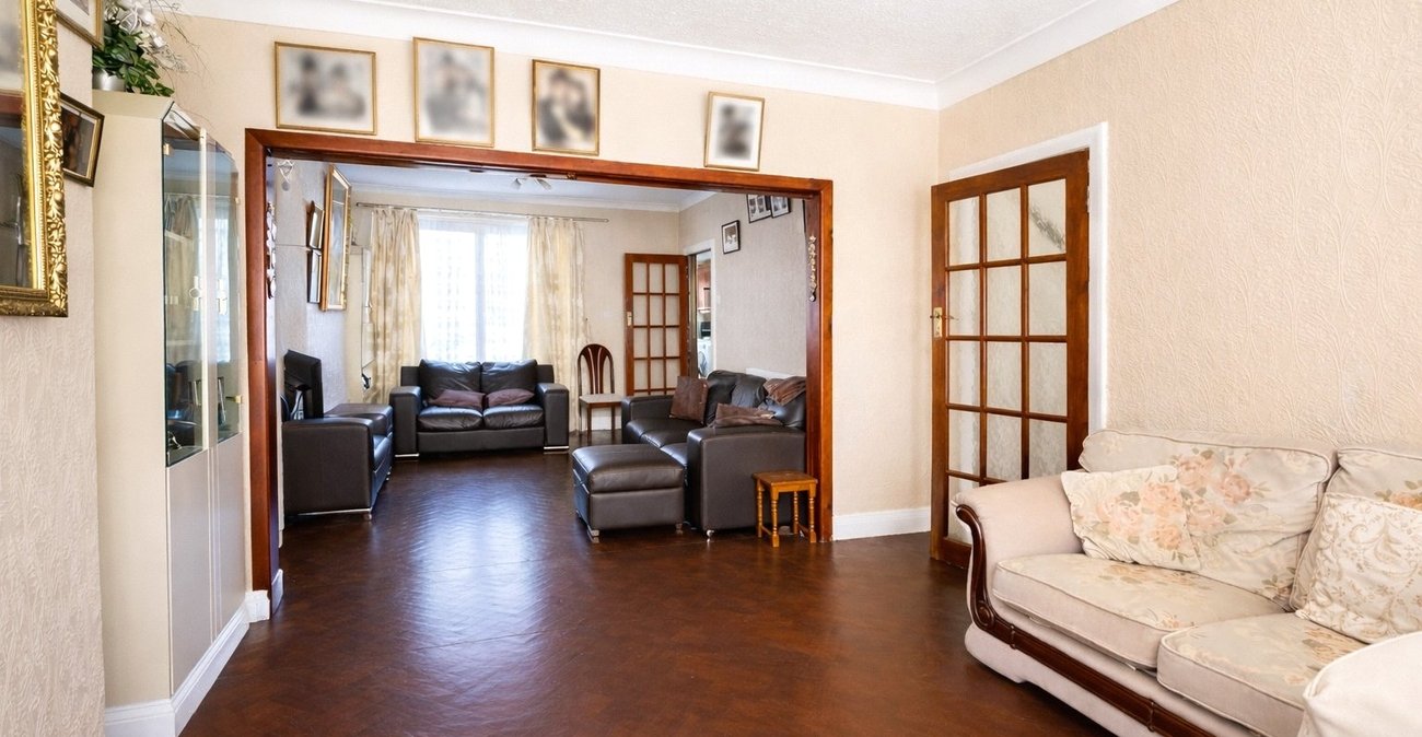3 bedroom house for sale in Bromley | Robinson Jackson