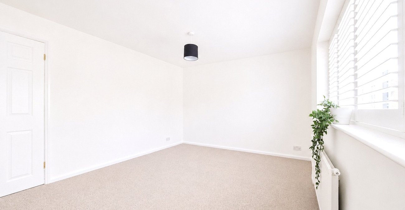 2 bedroom house for sale in London | Robinson Jackson