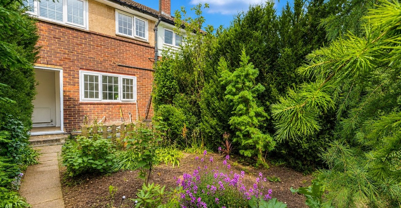 2 bedroom house for sale in London | Robinson Jackson