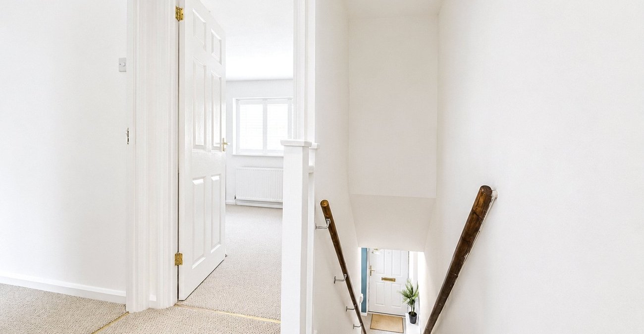 2 bedroom house for sale in London | Robinson Jackson