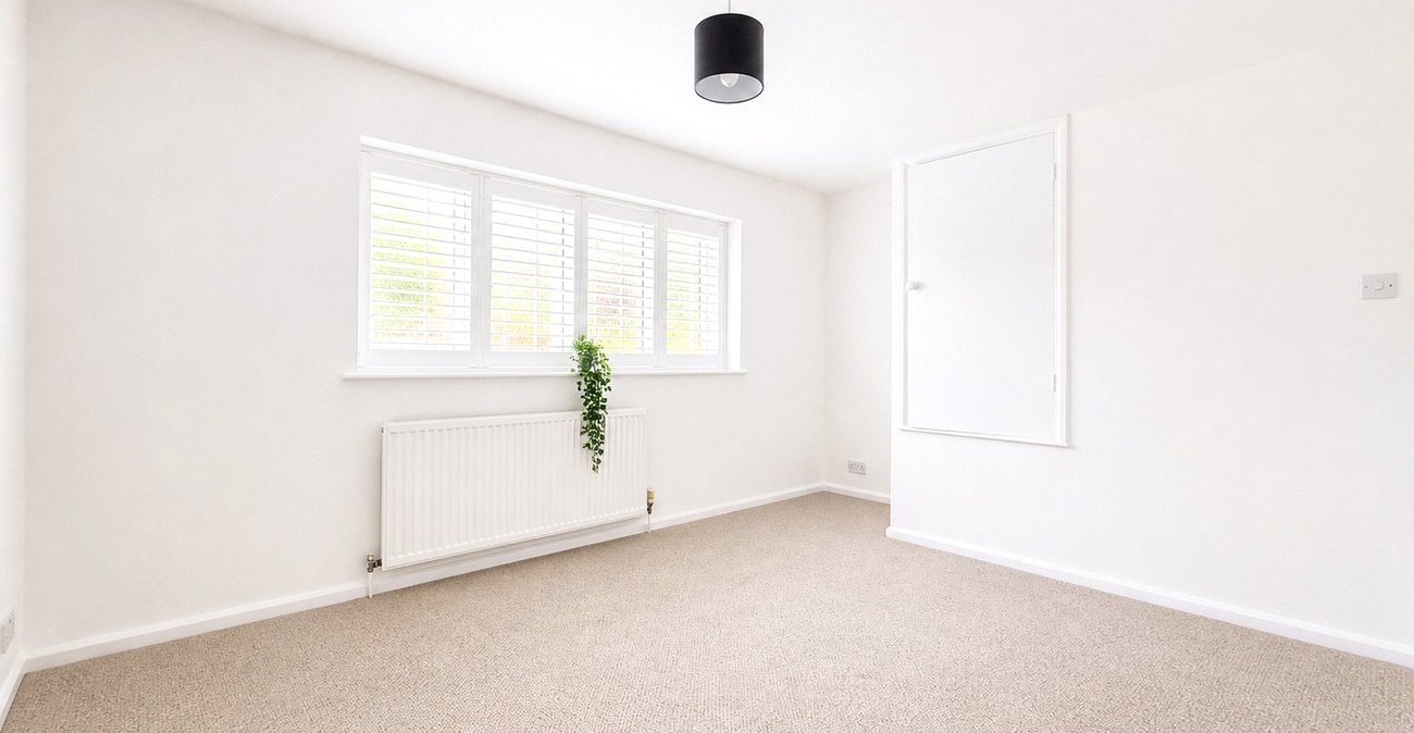 2 bedroom house for sale in London | Robinson Jackson