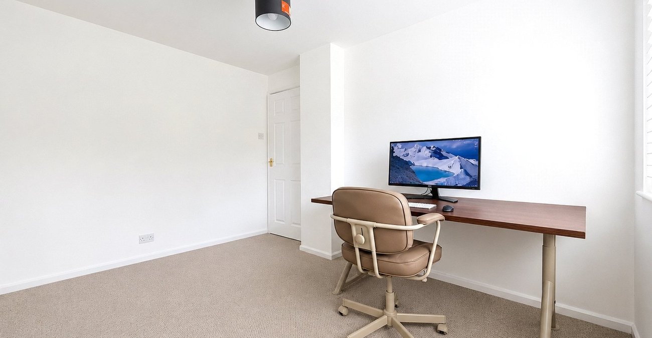 2 bedroom house for sale in London | Robinson Jackson