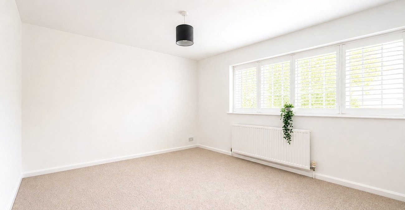 2 bedroom house for sale in London | Robinson Jackson
