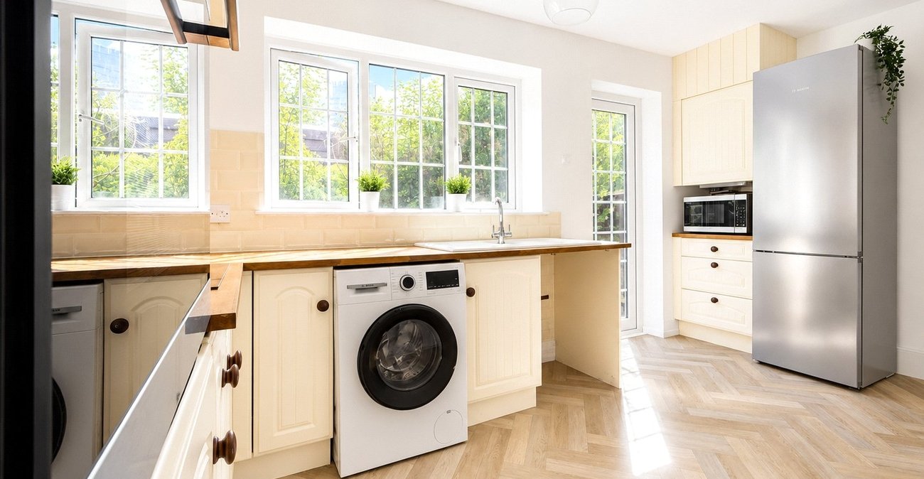2 bedroom house for sale in London | Robinson Jackson