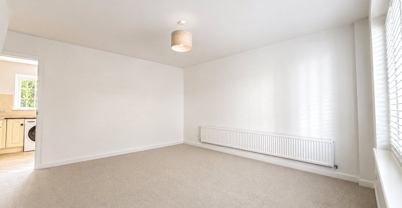 2 bedroom house for sale in London | Robinson Jackson